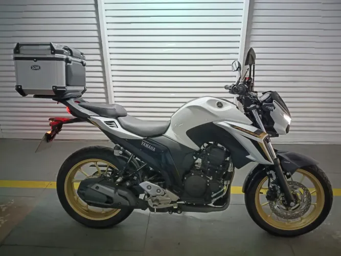 Vendo moto FZ25