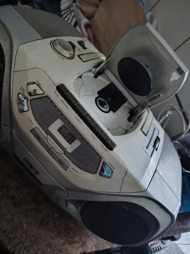 Rádio gravador am FM  cd não funciona 