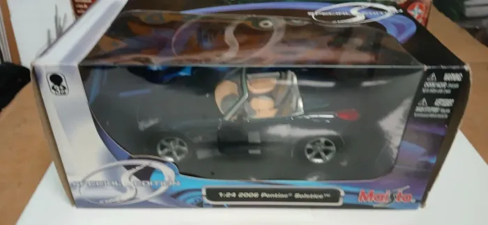 Miniatura 1:24 Pontiac Solstice 2006 Maisto