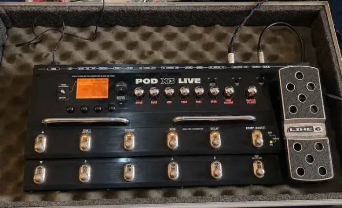 Pedaleira de Guitarra PodX3 Live LINE 6 + Case Pedal de Guitarra Multi Efeito + Fonte