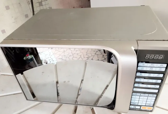 Microondas Midea estilo espelhado 220v