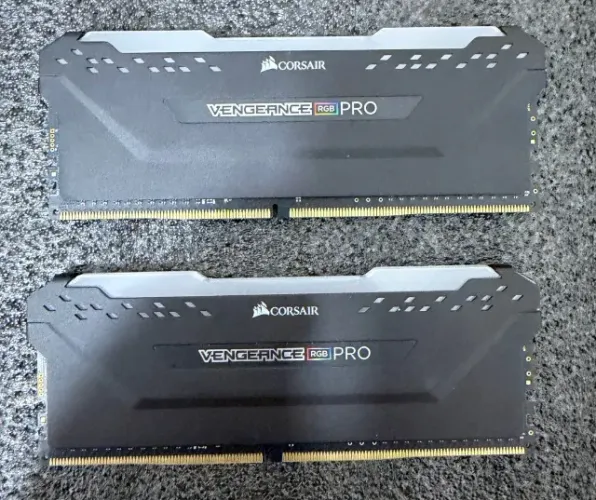 Kit Memórias DDR4 32gb(2x16)3200MHZ Corsair Vengeance Pro RGB- Loja física