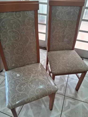 Mesa De Jantar em tampo de vidro com 6 cadeiras