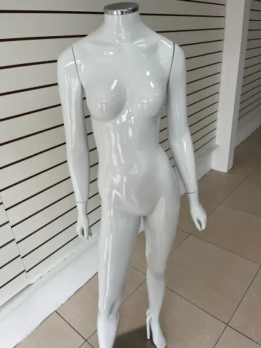 Manequins femininos loja
