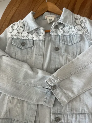 Jaqueta jeans infantil com detalhes super nova