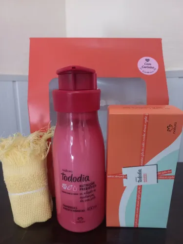 Kit presente Natura hidratante framboesa TDsabonetes Macadâmia 1 toalha para as mãos 