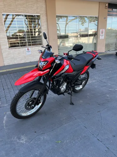 Bros 160 2026 com 1,300 kms vários acessórios