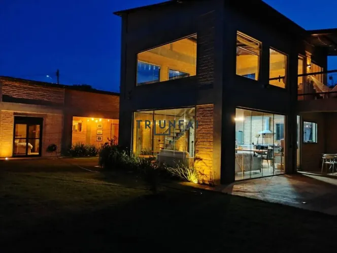 Casa com 4 dormitórios à venda, 184 m² por R$ 695.000,00 - Floresta - Sarapuí/SP