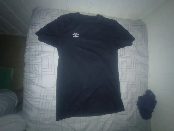 Conjunto umbro camiseta e bermuda no precin pra ir embora