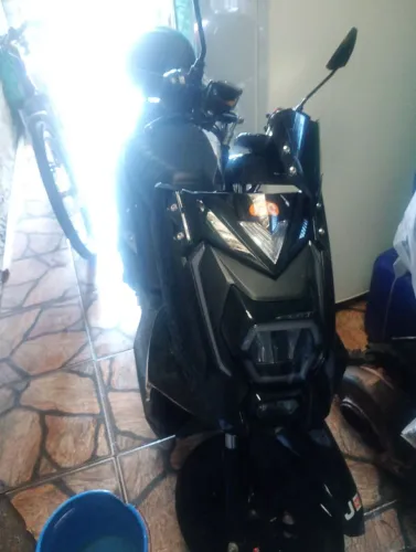Vendo moto elétrica jet 2025, TD funcionando, 8.500 valor no cartão tem juros