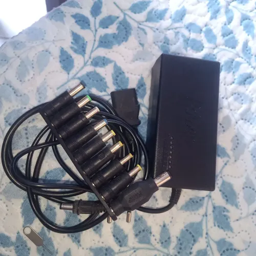 Carregador universal para notebook