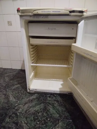 Frigobar Electrolux gelando perfeitamente