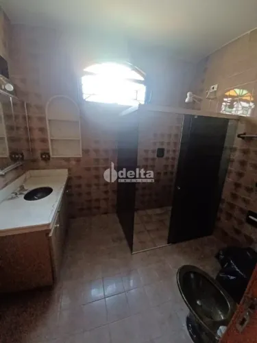 Casa residencial disponível para locação no bairro Osvaldo Rezende em Uberlândia - MG