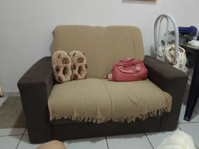 Sofá semi novo 2 lugares