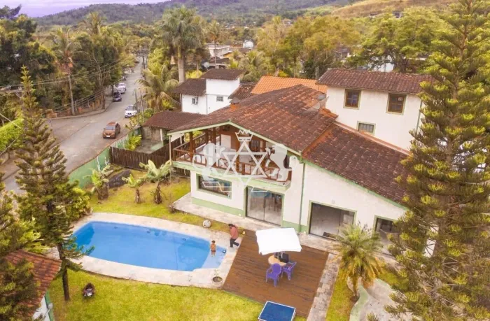 Chácara com 5 quartos e piscina à venda, 593 m² - Água Branca, Ilhabela