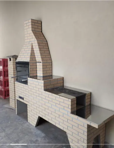 Churrasqueira e fogão a lenha