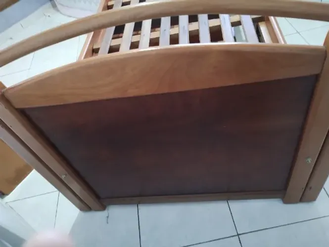 Cama de madeira ( Solteiro )