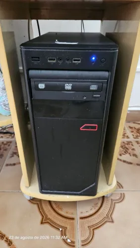 Computador PC com Monitor e Caixa de Som