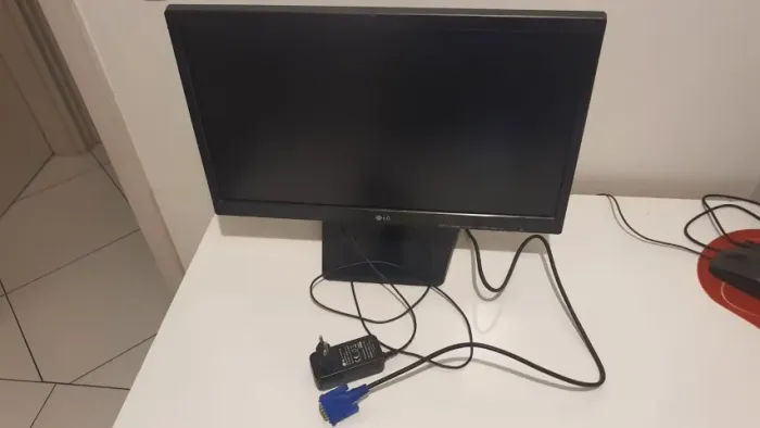 Monitor LCD LG 19.5 pol FLATRON