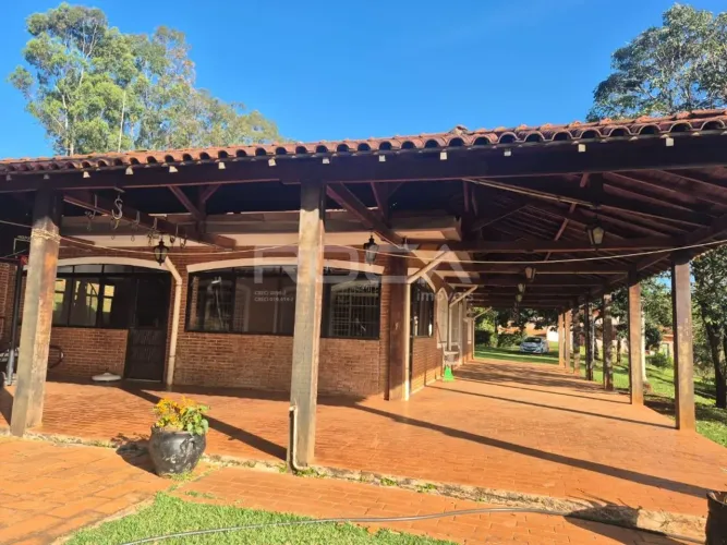 Chácara à Venda em São Carlos - Conforto e Natureza no Bairro Água Vermelha