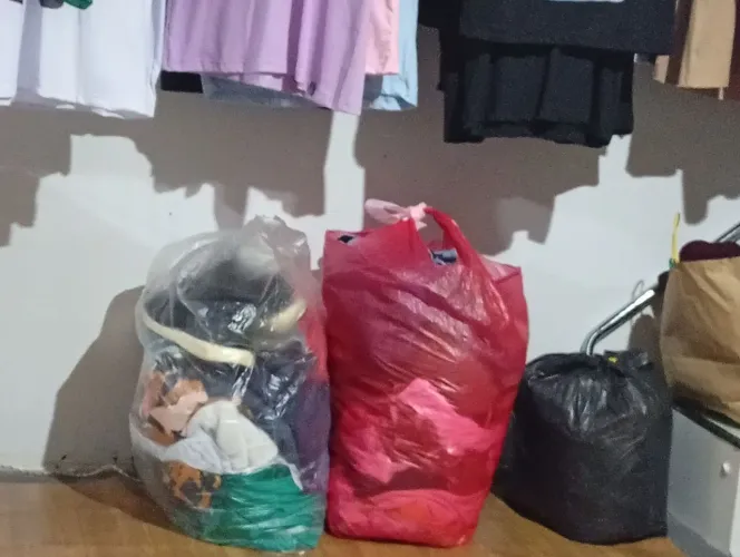 Tenho uma quantidade de roupas eselente para quem tem bazar para vender 