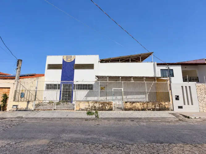 Prédio comercial no bairro Aeroporto, em Aracaju  580 m² e 12 salas