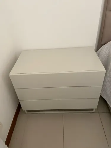 Mesa lateral para quarto