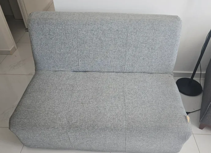 Sofá-cama tok&stok cinza claro