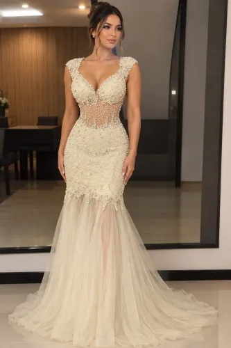 Vestido de festa longo bordado com pérolas