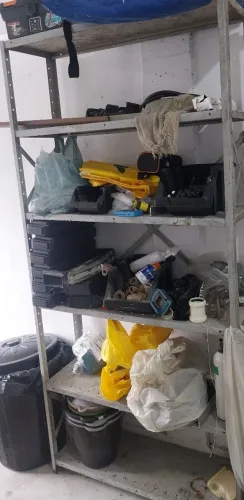 Prateleiras de aço usado