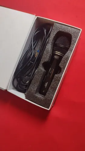 Vendo Microfone e pedestal por 300 reais.