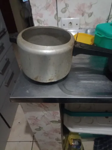 Panela de pressão usada