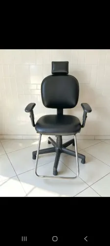 Cadeiras de salão tem reclináveis também