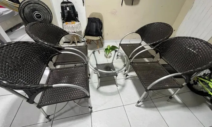 Conjunto cadeiras em fibra e alumínio