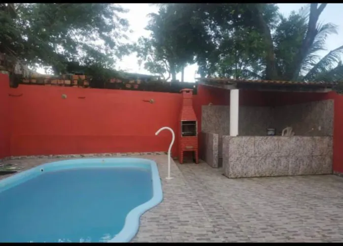 Alugo casa com piscina