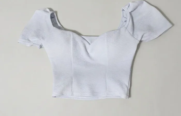 Cropped branco com bojo - seminovo