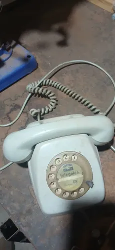 Telefone antigo para colecionador