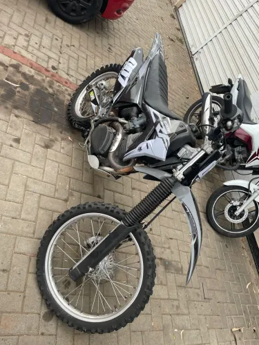 CRF 230 Zerada, só pegar e ir para trilha.