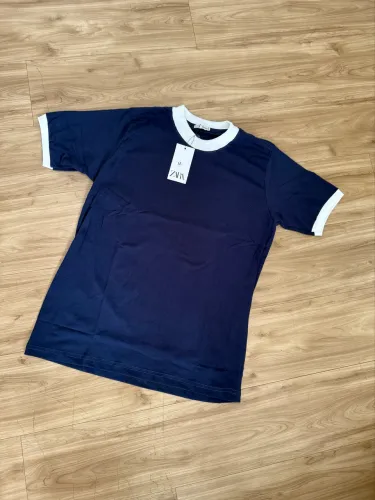 Camiseta Lisa com Gola em Contraste