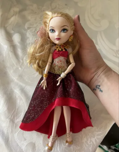 Boneca Apple White Legacy Day - Ever after High - LEIA A DESCRIÇÃO!
