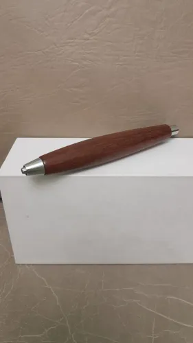 Antiga lapiseira de luxo para rascunhos desenhos arquitetura.