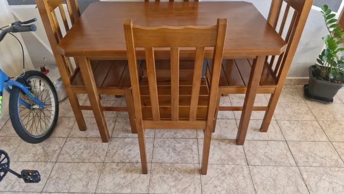 Mesa de madeira 4 lugares