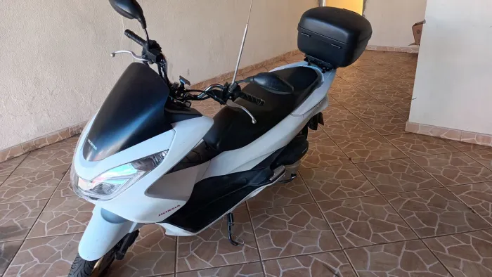 Moto PCX. 2016.