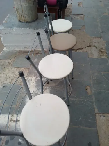 Vendo estes 4 tamboretes 