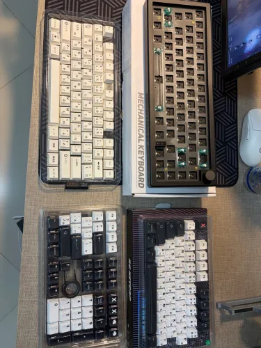 Base de teclado mecânico GMK67 + Jogos de keycaps PBT