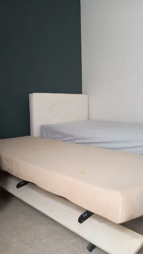 Cama de solteiro + cama auxiliar