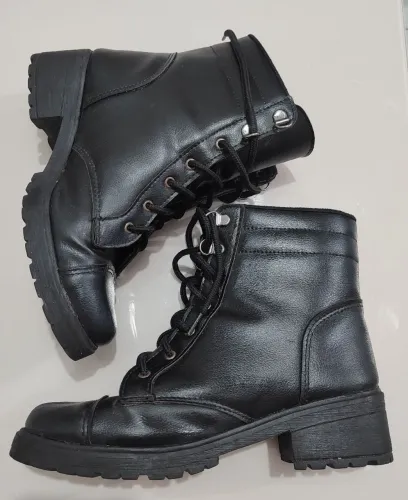bota Coturno preta Feminina tamanho 36
