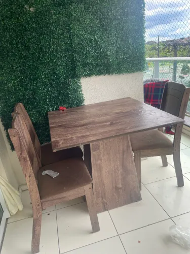 Mesa e 3 cadeiras