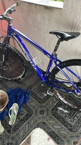 Bike aro 29 , toda boa 8 meses de comprada, só usei alguma vezes para ir trabalhar