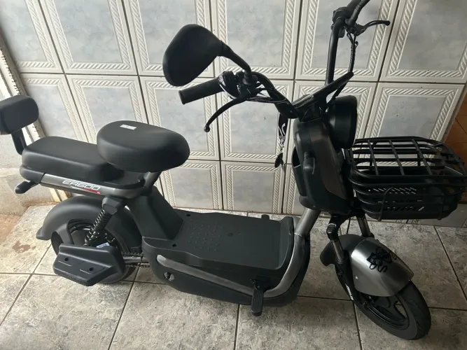 Scooter Elétrica Rava ER600 600W - Semi Nova, Completa e Conservada